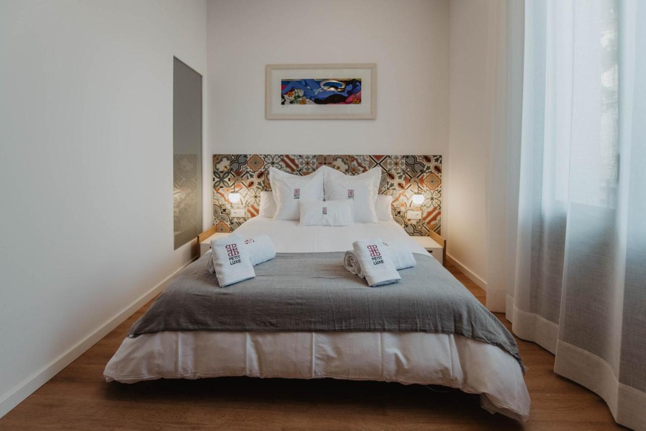Petit Luxe Volta Bed & Breakfast Terrassa Dış mekan fotoğraf