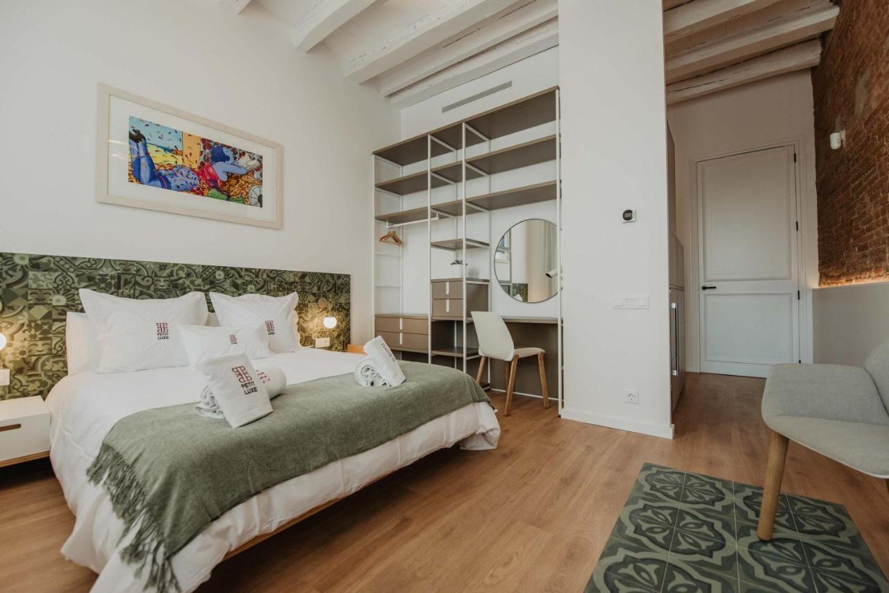 Petit Luxe Volta Bed & Breakfast Terrassa Dış mekan fotoğraf